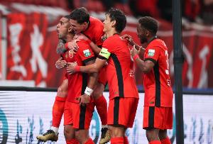 足球报：失去榜首，海港没时间沮丧