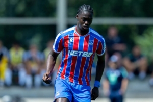 官方：水晶宫与19岁中场穆斯塔法续约至2028年，球员外租纽伦堡