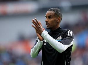 该放人吗❓卡拉格：纽卡应该出售伊萨克 当年托雷斯留队如噩梦