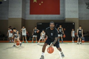 媒体人：梅奥在张镇麟训练营第4天担任训练师 张镇麟全程亲自上阵