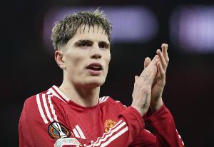 邮报：切尔西对加纳乔的初始报价低至2500万镑，他明确只想去蓝军