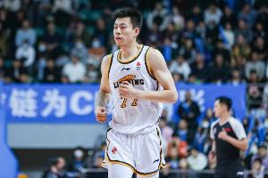 上海男篮仅王哲林一名顶薪球员 若引进张镇麟明夏给其顶薪没问题