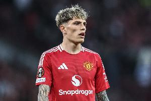 球迷就加纳乔转会停滞调侃罗马诺，后者回应：等着瞧吧