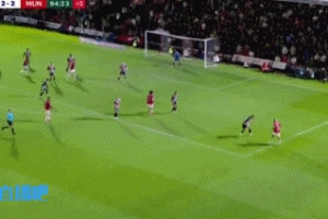 门前1米打飞😢曼联读秒绝杀机会 ，舍什科德里赫特同时抢点打飞