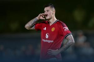 看人真准！格林斯比球迷赛前：能赢曼联；96岁老球迷：想想就激动