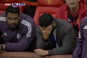 大腿伤了😩库尼亚拉伤无法坚持伤退，场边阿莫林无奈捂脸