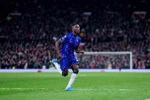 铁闸！凯塞多本场11次赢得球权+5次拦截，均为全场最多