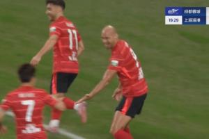 7分钟2球！王燊超失误，费利佩轻松推空门，蓉城2-0领先海港