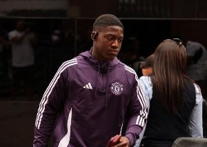 就是想走！罗马诺：梅努再次询问外租的可能性，曼联也坚决不放人