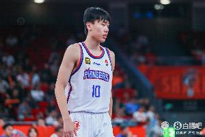 媒体人：很多当打之年球员被抛弃只因性价比不高 只能去海外&退役