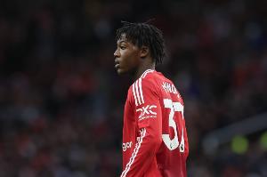 记者：预计曼联不会签新中场 库尼亚芒特受伤梅努离队可能性很小