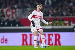 记者：曼联明天不太可能签中场，关于斯蒂勒的说法不实