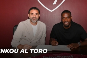 官方：都灵租借＋有条件强制买断签下法兰克福后卫恩库恩库