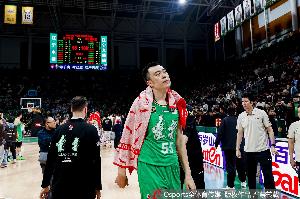 媒体人：辽宁队得向前发展 韩德君的接班人究竟会是谁呢