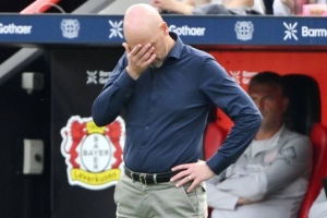 记者谈滕哈赫下课：对他感到惋惜，药厂高层一直在给他使绊子