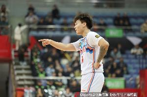 苏群：CBA的工资&交易制度看似模仿NBA 实则有很多可以利用之处