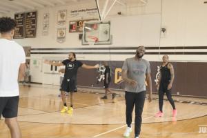 笑死！追梦对位穆迪试图背打 骗犯规引穆迪摊手 随后再打三不沾