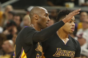 拉塞尔：我曾鼓励科比继续出手 他说他打过的铁多到自己无法想象