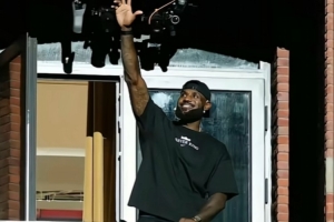 杨毅谈詹姆斯保镖骂球迷：不应该骂人 但这跟詹姆斯有什么关系？