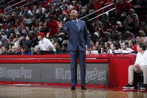 布莱恩-肖：我打球时头几年只赚15万 当教练后球员问这点钱咋够？