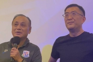 66岁申花队务：从业20多年没联赛冠军，拜托队员们拿下最后7轮球