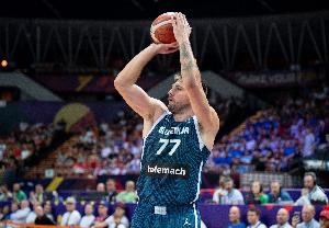 东契奇单届欧锦赛4次轰30+排历史第二 仅次于希腊传奇加利斯的5次