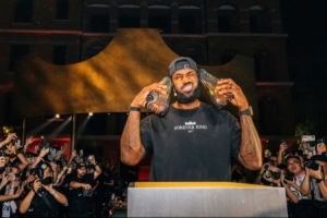 詹姆斯：23对我很重要 我们以詹23庆祝这一时刻 献给我的所有球迷