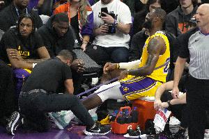 查尔莫斯：并非否定詹姆斯的天赋 但他的持久都要归功于保养