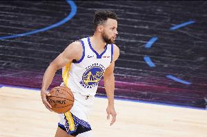 查尔莫斯：库里不是控卫 他不靠传球主导比赛 对手也不担心他传球