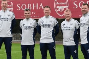 阿森纳官方：大卫-霍斯曼出任青训教练，带队参加青年欧冠等赛事