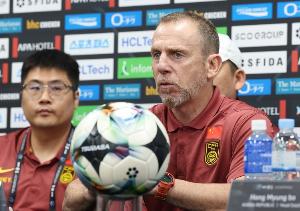 马德兴国青队观察：缺少“王钰栋” 这样的尖子球员 各位置较均衡