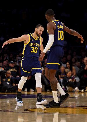 勇记：库里信任球队 但他或需出来提一句“休赛期我们没啥收获”