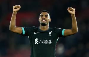 传射建功，费迪南德社媒称赞：赫拉芬贝赫真是个好球员！