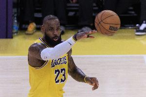 ESPN预测詹姆斯26-27赛季在哪支队：湖人7票 退役5票 重返骑士4票