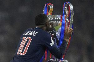 队报：金球热门候选登贝莱将按原计划出席颁奖礼，近几天他很平静