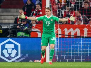 官方：拜仁门将乌尔比希肌肉纤维撕裂，将暂时缺席