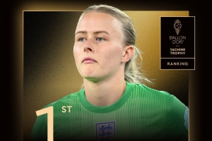 荣获女足雅辛奖！切尔西女足门将汉普顿：爷爷我想你，我做到了