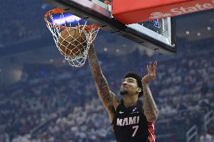 美记：热火执行了小海梅-哈克斯和韦尔26-27赛季的球队选项