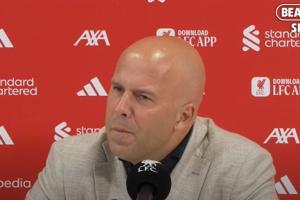 真被气到了！斯洛特谈埃基蒂克染红：毫无必要且愚蠢，要控制情绪