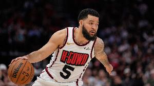 霍林斯：范弗里特是世界冠军&很强硬 他缺阵时火箭要更拼&打更快