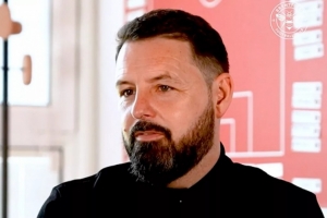 邮报：曼联挖角布伦特福德青训总监，两队周末交锋更具火药味