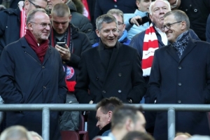 海纳：鲁梅尼格是这个时代拜仁的建筑师之一，向他表示衷心感谢