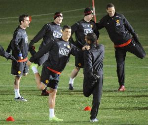 鲁尼自爆：当年我滴眼药水掩饰宿醉两天，比赛双响后我又喝了两天