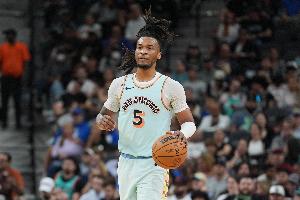 卡斯尔：我会主打1&2号位 三后卫阵容具有很大的潜力