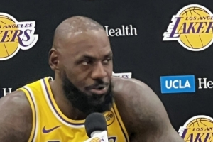 詹姆斯：我和斯玛特交手多次很了解他 艾顿技术丰富运动能力强