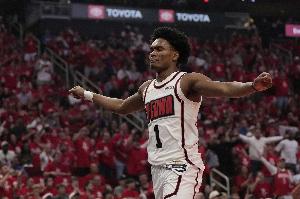 乌度卡：原本就计划阿门谢泼德更多持球 现在这个过程会加快一些