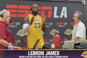 詹姆斯：夏休期我和家人共度时光 我们多次旅行很享受夏威夷