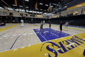 雷迪克谈训练场增设“两分线”：为了标示掩护后需换防补位的区域