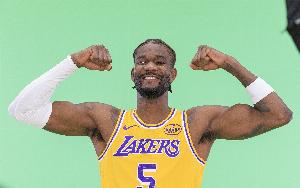 斯玛特：我能帮助艾顿更好地适应球队体系 我为他感到骄傲