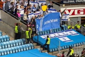 挪威5-0以色列赛中横幅：以色列—用足球说话 挪威—让儿童活下去